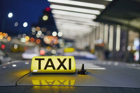 Bild: 2021-03/1000ighting-taxi-sign-rnwxkyg.jpg